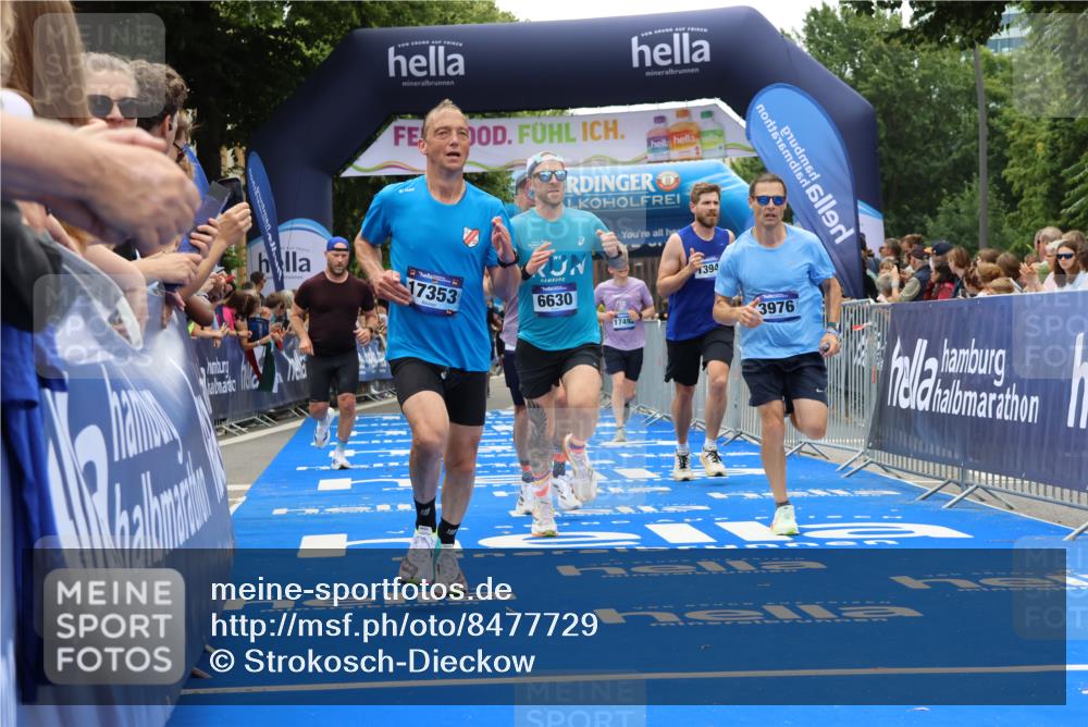 29.06.2025 - hella hamburg halbmarathon Strokosch-Dieckow http://msf.ph/oto/8477729 29.06.2025 10:46:46 Ziel 1942, 3976, 4091, 6630, 11858, 13940, 14541, 15900, 16175, 17172, 17353, 17492, 17669, 17743, 17865, 17892, 19105, 19128 meine-sportfotos.de