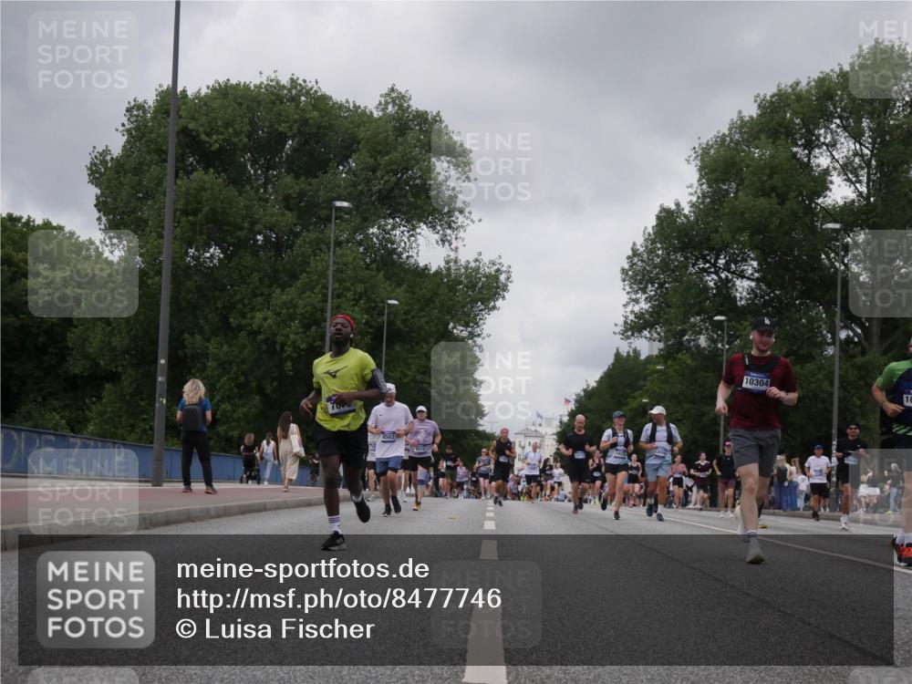 29.06.2025 - hella hamburg halbmarathon Luisa Fischer http://msf.ph/oto/8477746 29.06.2025 10:48:03 Kennedybrücke 8582, 2610, 13900, 10304, 3506, 4215, 5730, 5731, 6922, 7610, 7818, 10303, 10304 meine-sportfotos.de