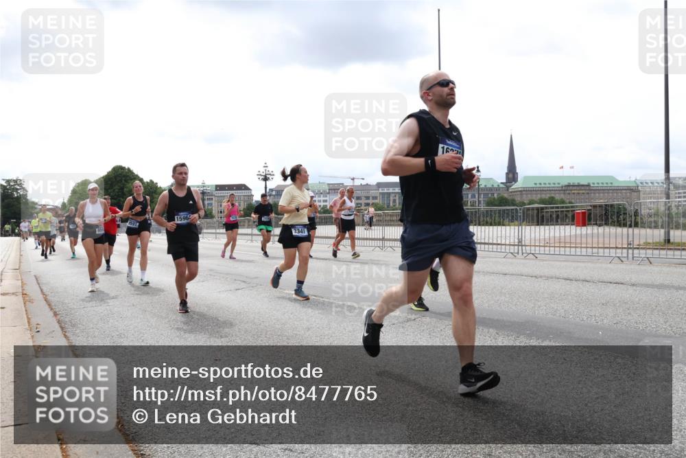 29.06.2025 - hella hamburg halbmarathon Lena Gebhardt http://msf.ph/oto/8477765 29.06.2025 10:33:24 Lombardsbrücke 9591, 1596, 3341, 162, 1324, 1764, 1995, 2038, 2054, 2085, 2342, 2776, 2838, 2959, 3170, 3341, 3391, 3708, 3812, 3871, 4030, 4096, 4164, 4361, 4433, 4445, 4449, 4555, 4650, 5075, 5096, 5110, 5141, 5180, 5569, 5581, 5917, 6109, 6773, 6854, 6999, 7653, 7705, 7982, 8021, 8157, 8282, 8595, 8891, 9143, 9234, 9258, 9289, 9438, 9471, 9591, 9592, 9750, 9768, 9780, 9799, 11229, 11260, 11713, 11811, 11826, 12039, 12423, 12424, 14305, 14743, 15951 meine-sportfotos.de