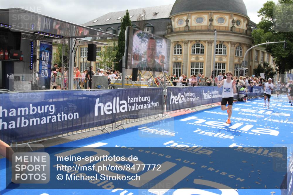 29.06.2025 - hella hamburg halbmarathon Michael Strokosch http://msf.ph/oto/8477772 29.06.2025 10:39:53 Ziel 1603, 1975, 2525, 2563, 2573, 4766, 6149, 11714, 14204, 15744, 15813, 18013 meine-sportfotos.de