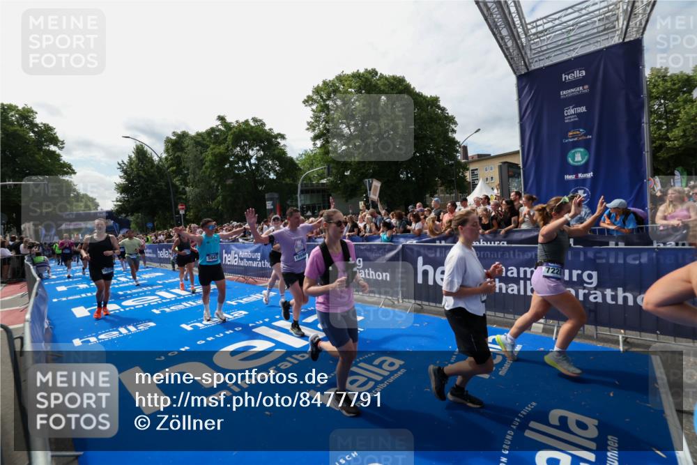 29.06.2025 - hella hamburg halbmarathon Zöllner http://msf.ph/oto/8477791 29.06.2025 11:28:53 Ziel 2489, 4561, 4817, 5941, 5943, 6625, 6820, 7228, 8083, 10594, 12460, 12461, 13724, 15752, 15878, 16769, 17438, 18742, 19226 meine-sportfotos.de