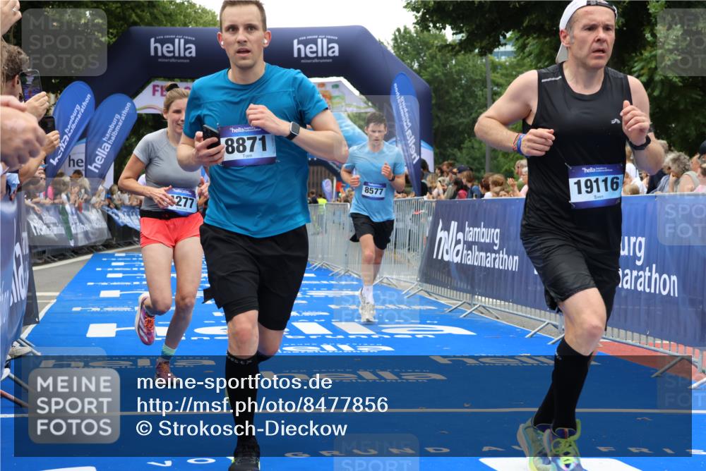 29.06.2025 - hella hamburg halbmarathon Strokosch-Dieckow http://msf.ph/oto/8477856 29.06.2025 10:45:56 Ziel 2189, 3477, 4277, 5648, 6460, 6532, 8269, 8577, 8871, 10792, 11821, 11936, 12084, 12269, 14462, 14804, 14911, 15149, 16624, 17008, 18081, 18185, 19116 meine-sportfotos.de