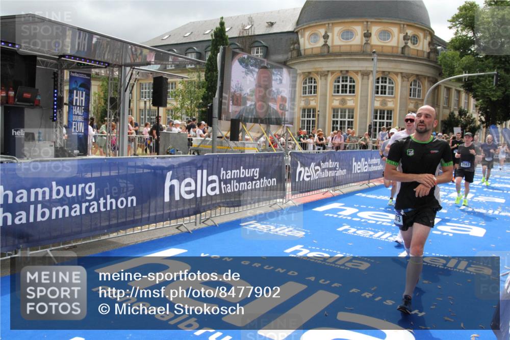29.06.2025 - hella hamburg halbmarathon Michael Strokosch http://msf.ph/oto/8477902 29.06.2025 10:39:57 Ziel 1603, 2525, 2563, 2573, 3626, 4766, 6149, 7981, 8467, 8574, 11714, 15421, 15813 meine-sportfotos.de