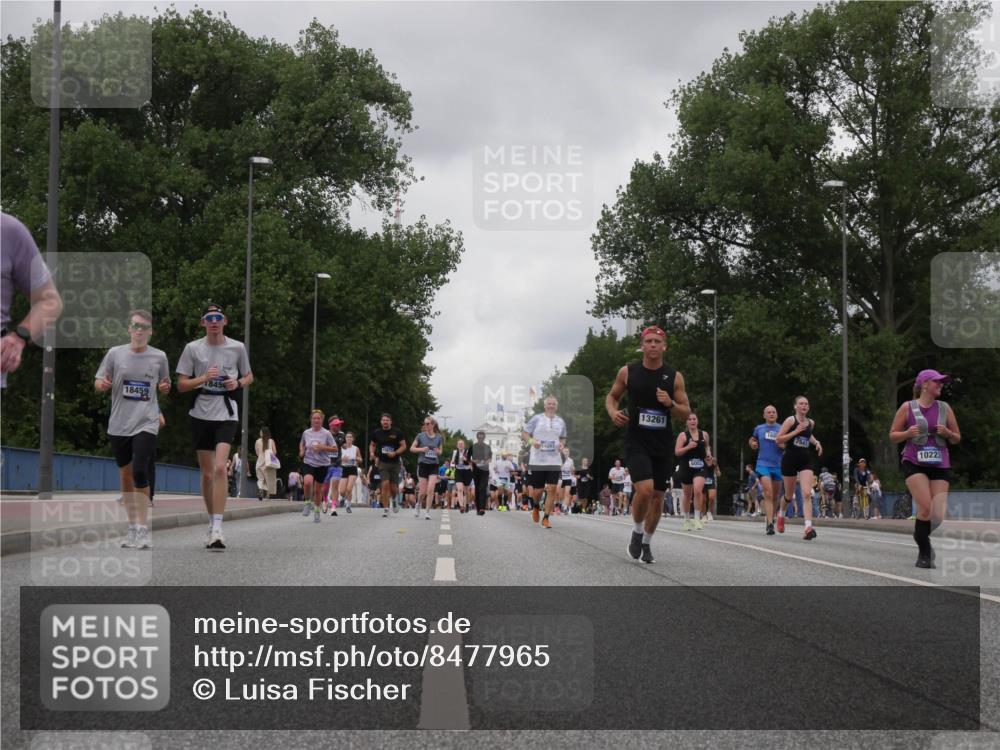 29.06.2025 - hella hamburg halbmarathon Luisa Fischer http://msf.ph/oto/8477965 29.06.2025 10:48:10 Kennedybrücke 18454, 13261, 18459, 7541, 10223, 1273, 1685, 1713, 3238, 3506, 6002, 6922, 7541, 8605, 10223 meine-sportfotos.de