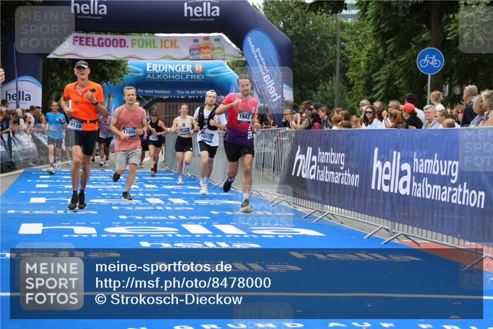 29.06.2025 - hella hamburg halbmarathon Strokosch-Dieckow http://msf.ph/oto/8478000 29.06.2025 10:46:40 Ziel 1920, 1942, 3976, 6630, 9051, 11858, 13525, 13554, 14541, 15026, 15133, 15206, 15714, 15900, 16175, 17353, 17669, 17743, 17865, 18297, 19128 meine-sportfotos.de