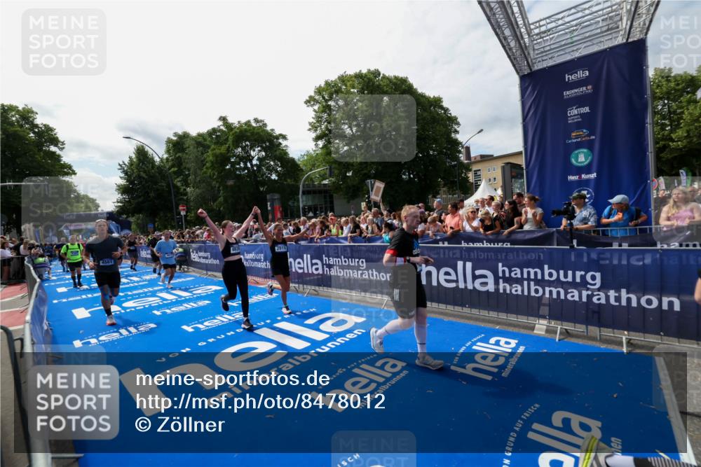 29.06.2025 - hella hamburg halbmarathon Zöllner http://msf.ph/oto/8478012 29.06.2025 11:28:58 Ziel 2914, 2919, 3613, 4561, 4817, 6307, 6710, 6820, 7387, 8787, 10586, 15466, 16769, 17199, 17438, 18371, 19233 meine-sportfotos.de