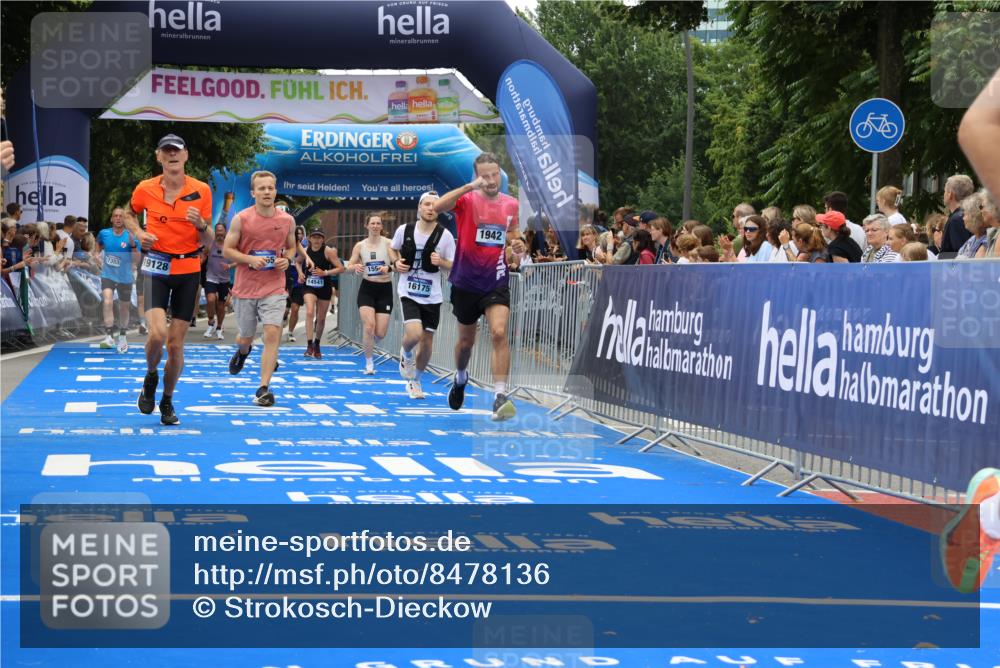 29.06.2025 - hella hamburg halbmarathon Strokosch-Dieckow http://msf.ph/oto/8478136 29.06.2025 10:46:40 Ziel 1920, 1942, 3976, 6630, 9051, 11858, 13525, 13554, 14541, 15026, 15133, 15206, 15714, 15900, 16175, 17353, 17669, 17743, 17865, 18297, 19128 meine-sportfotos.de