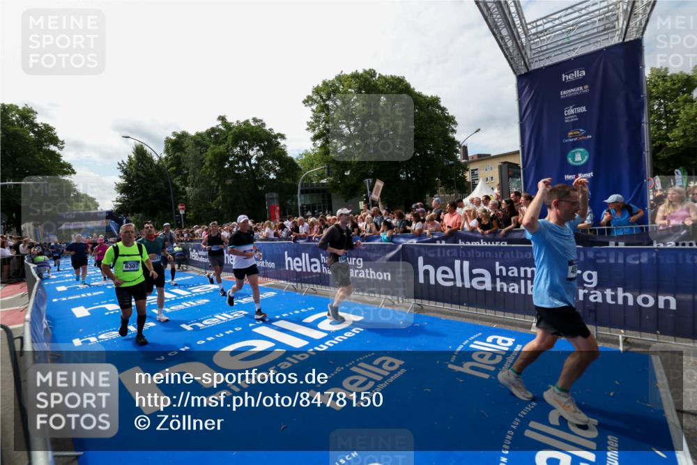 29.06.2025 - hella hamburg halbmarathon Zöllner http://msf.ph/oto/8478150 29.06.2025 11:29:01 Ziel 2703, 2914, 2919, 3613, 4561, 4817, 5658, 6307, 6710, 7387, 8787, 9108, 10198, 10586, 12216, 15466, 17199, 17989, 18371, 19233 meine-sportfotos.de