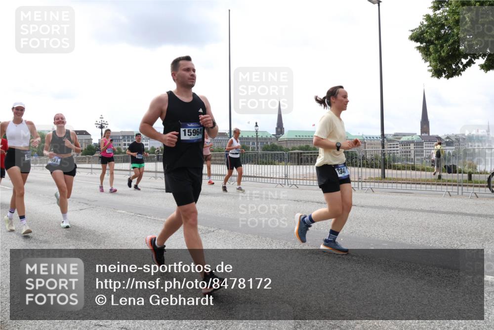 29.06.2025 - hella hamburg halbmarathon Lena Gebhardt http://msf.ph/oto/8478172 29.06.2025 10:33:25 Lombardsbrücke 591, 2033, 15964, 334, 1324, 1764, 1995, 2038, 2054, 2085, 2342, 2776, 2838, 2959, 3170, 3341, 3391, 3560, 3812, 3871, 4030, 4096, 4164, 4361, 4433, 4445, 4449, 4555, 4650, 5075, 5096, 5110, 5141, 5180, 5569, 5581, 5917, 6109, 6773, 6854, 6999, 7653, 7705, 7982, 8021, 8157, 8282, 8595, 8891, 9143, 9234, 9258, 9289, 9438, 9471, 9591, 9592, 9750, 9768, 9780, 9799, 11229, 11260, 11713, 11811, 11826, 12039, 14305, 14743, 15951 meine-sportfotos.de