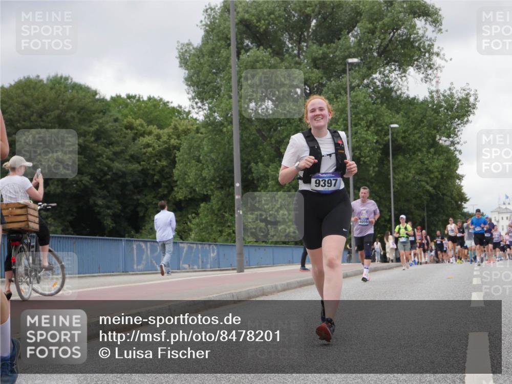 29.06.2025 - hella hamburg halbmarathon Luisa Fischer http://msf.ph/oto/8478201 29.06.2025 10:48:23 Kennedybrücke 9397, 4056, 1024, 6841, 7216, 8605, 8745, 8907, 9084, 9085 meine-sportfotos.de