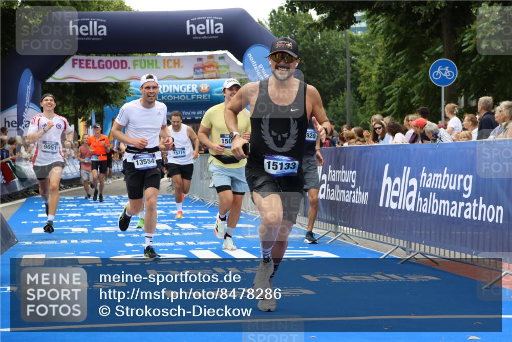 29.06.2025 - hella hamburg halbmarathon Strokosch-Dieckow http://msf.ph/oto/8478286 29.06.2025 10:46:36 Ziel 1920, 1942, 4497, 5459, 8482, 9051, 9232, 9386, 9529, 13525, 13554, 15026, 15133, 15206, 15714, 16175, 17281, 17461, 17743, 17865, 18297, 18882, 19128 meine-sportfotos.de