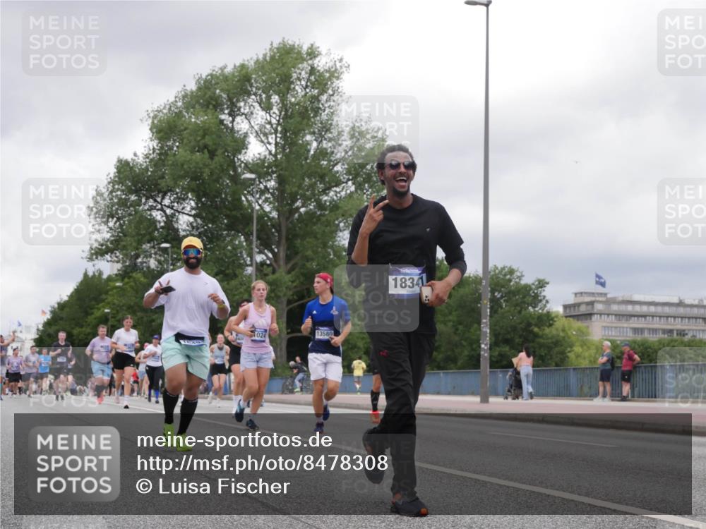29.06.2025 - hella hamburg halbmarathon Luisa Fischer http://msf.ph/oto/8478308 29.06.2025 10:48:26 Kennedybrücke 024, 13580, 18341, 1024, 1798, 4388, 6841, 6888, 7216, 8745, 8907, 9084, 9085 meine-sportfotos.de