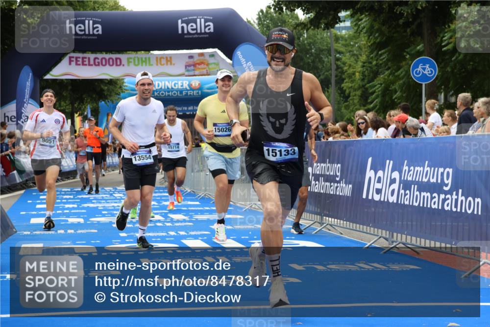 29.06.2025 - hella hamburg halbmarathon Strokosch-Dieckow http://msf.ph/oto/8478317 29.06.2025 10:46:36 Ziel 1920, 1942, 4497, 5459, 8482, 9051, 9232, 9386, 9529, 13525, 13554, 15026, 15133, 15206, 15714, 16175, 17281, 17461, 17743, 17865, 18297, 18882, 19128 meine-sportfotos.de