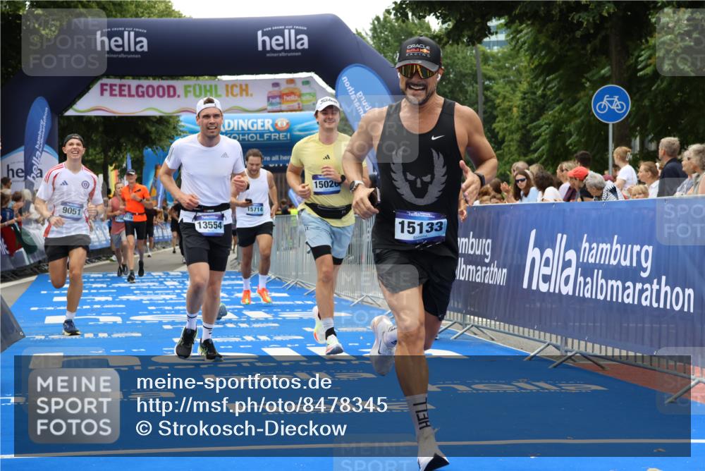 29.06.2025 - hella hamburg halbmarathon Strokosch-Dieckow http://msf.ph/oto/8478345 29.06.2025 10:46:36 Ziel 1920, 1942, 4497, 5459, 8482, 9051, 9232, 9386, 9529, 13525, 13554, 15026, 15133, 15206, 15714, 16175, 17281, 17461, 17743, 17865, 18297, 18882, 19128 meine-sportfotos.de