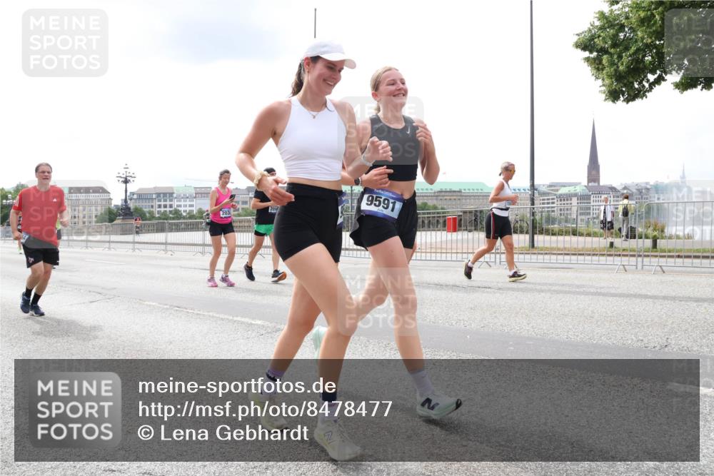 29.06.2025 - hella hamburg halbmarathon Lena Gebhardt http://msf.ph/oto/8478477 29.06.2025 10:33:27 Lombardsbrücke 203, 205, 9591, 1189, 1275, 1324, 1764, 1995, 2038, 2054, 2085, 2342, 2776, 2838, 2959, 3170, 3341, 3391, 3560, 3812, 3871, 4030, 4096, 4164, 4361, 4433, 4445, 4449, 4650, 4696, 5075, 5096, 5110, 5141, 5180, 5557, 5569, 5581, 5917, 6109, 6773, 6854, 6999, 7653, 7705, 7982, 8021, 8157, 8282, 8595, 8891, 9143, 9234, 9258, 9289, 9438, 9591, 9592, 9750, 9780, 9799, 11229, 11260, 11713, 11811, 11826, 12039, 14305, 14743, 15951 meine-sportfotos.de