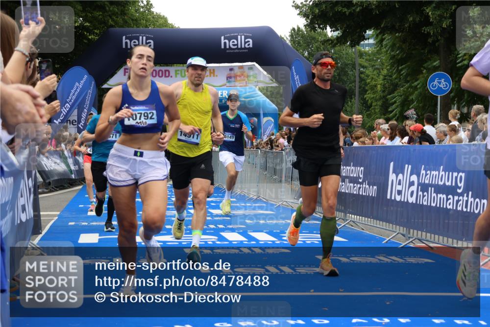 29.06.2025 - hella hamburg halbmarathon Strokosch-Dieckow http://msf.ph/oto/8478488 29.06.2025 10:45:53 Ziel 2189, 3477, 4277, 4345, 6290, 6532, 7385, 8269, 8577, 8871, 10792, 11821, 12084, 14462, 14911, 15149, 16624, 17008, 18185, 19116 meine-sportfotos.de