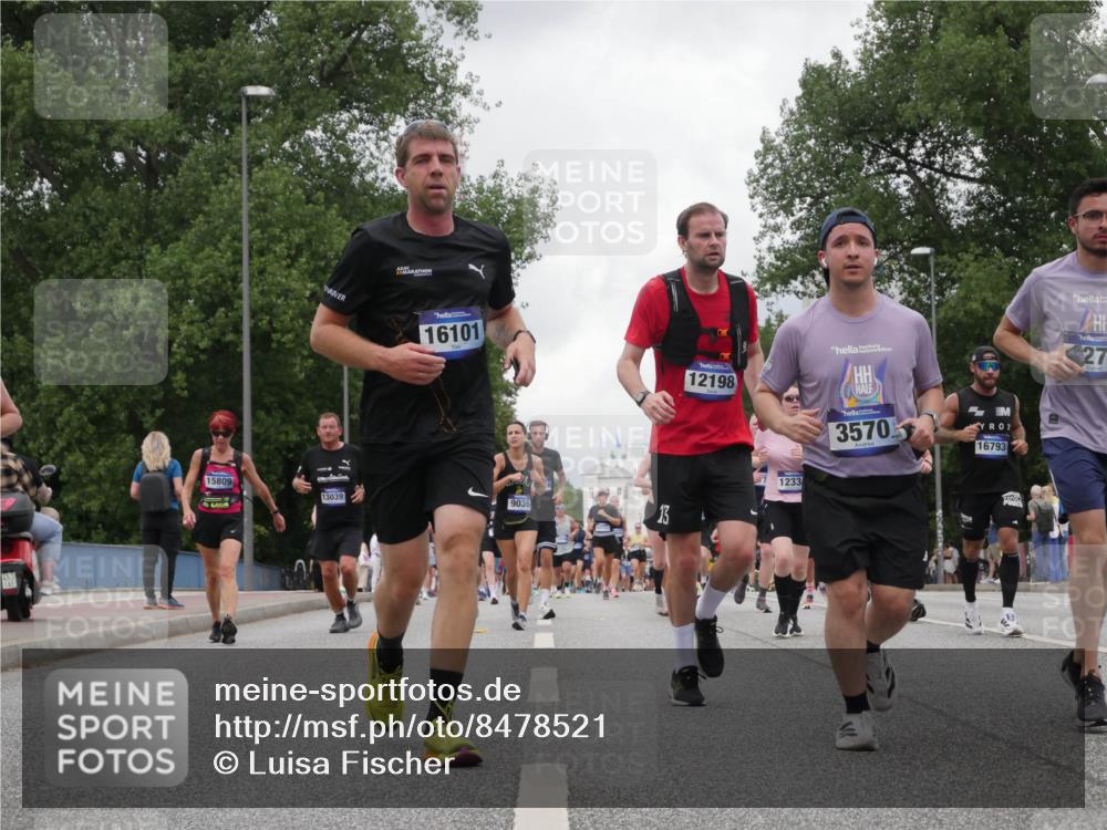 29.06.2025 - hella hamburg halbmarathon Luisa Fischer http://msf.ph/oto/8478521 29.06.2025 10:48:39 Kennedybrücke 15809, 16101, 12198, 3570, 16793, 13039, 9036, 13, 1233, 27, 1774, 2550, 2779, 3570, 4275, 4337, 5099, 5949, 7859, 10668, 10727 meine-sportfotos.de
