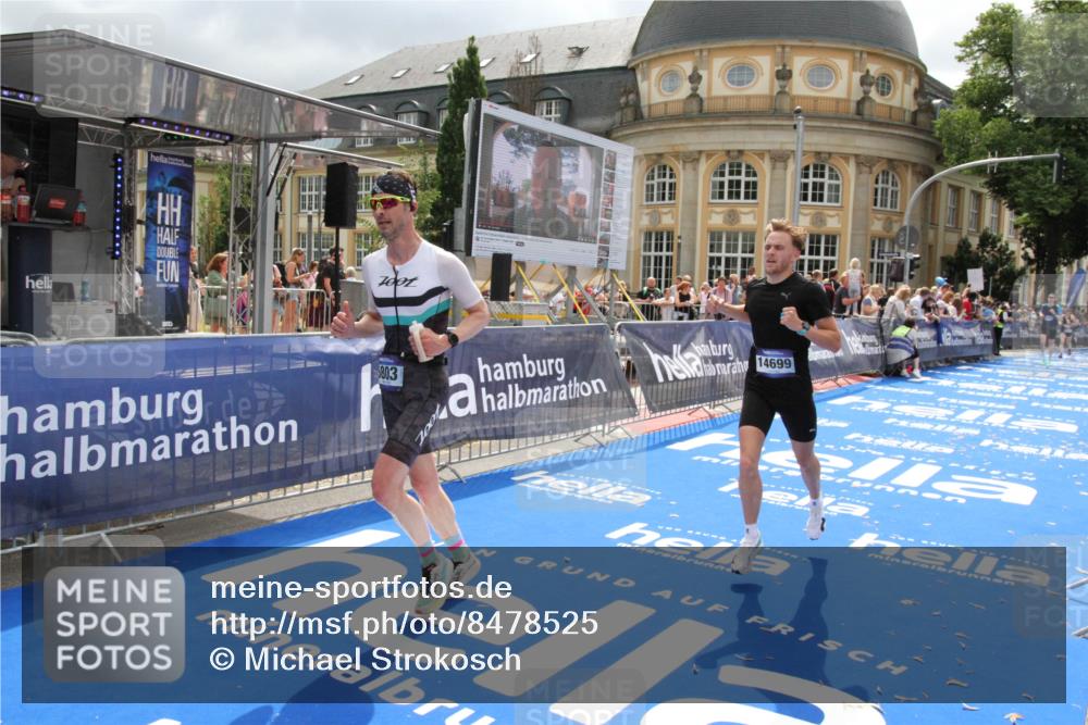 29.06.2025 - hella hamburg halbmarathon Michael Strokosch http://msf.ph/oto/8478525 29.06.2025 10:40:22 Ziel 5410, 5803, 8370, 8465, 12704, 14699, 17916, 18614 meine-sportfotos.de