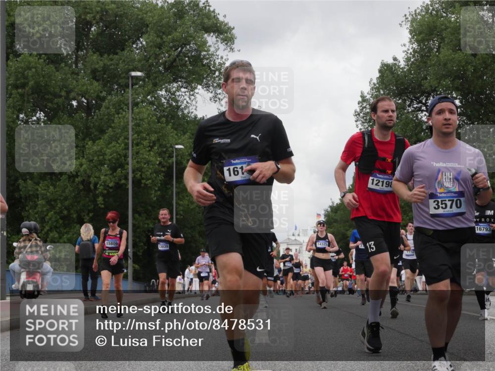 29.06.2025 - hella hamburg halbmarathon Luisa Fischer http://msf.ph/oto/8478531 29.06.2025 10:48:39 Kennedybrücke 15809, 13039, 161, 1219, 3570, 14325, 27, 13, 1774, 16793, 1774, 2550, 2779, 3570, 4275, 4337, 5099, 5949, 7859, 10668, 10727 meine-sportfotos.de