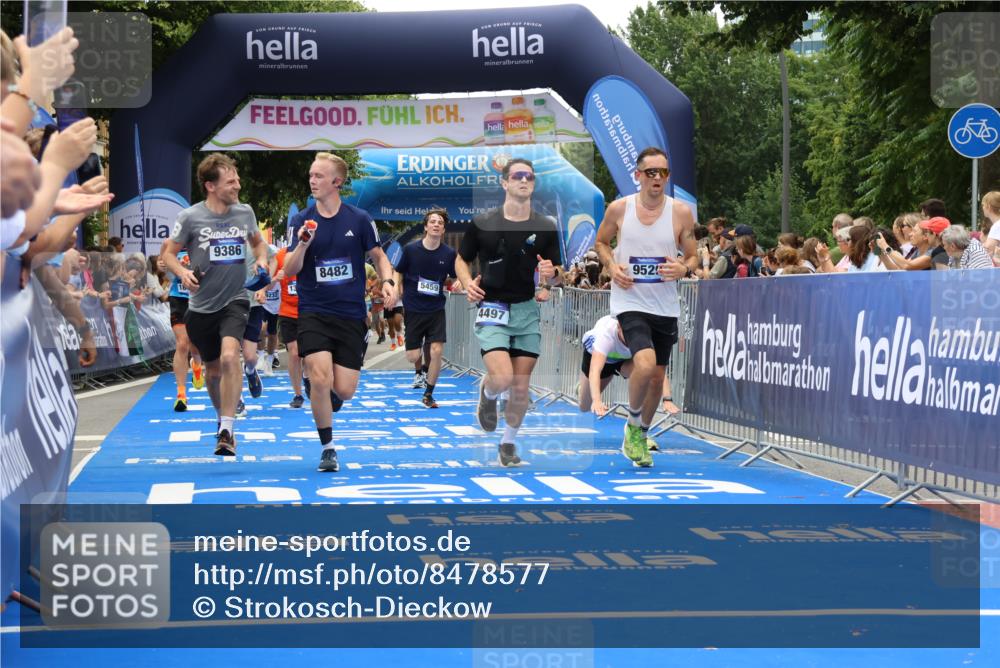 29.06.2025 - hella hamburg halbmarathon Strokosch-Dieckow http://msf.ph/oto/8478577 29.06.2025 10:46:29 Ziel 2222, 2842, 4237, 4497, 5459, 6421, 6978, 7335, 8482, 8981, 9051, 9232, 9386, 9529, 9786, 11185, 11773, 12891, 13525, 14045, 14228, 14482, 15133, 15157, 15206, 16127, 17281, 17461, 18637, 18882, 19209 meine-sportfotos.de