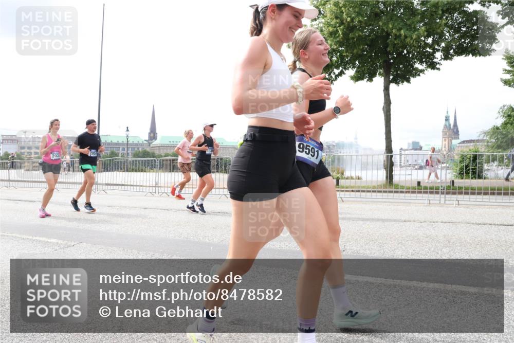 29.06.2025 - hella hamburg halbmarathon Lena Gebhardt http://msf.ph/oto/8478582 29.06.2025 10:33:27 Lombardsbrücke 203, 2054, 9591, 1189, 1275, 1324, 1764, 1995, 2038, 2054, 2085, 2342, 2776, 2838, 2959, 3170, 3341, 3391, 3560, 3812, 3871, 4030, 4096, 4164, 4361, 4433, 4445, 4449, 4650, 4696, 5075, 5096, 5110, 5141, 5180, 5557, 5569, 5581, 5917, 6109, 6773, 6854, 6999, 7653, 7705, 7982, 8021, 8157, 8282, 8595, 8891, 9143, 9234, 9258, 9289, 9438, 9591, 9592, 9750, 9780, 9799, 11229, 11260, 11713, 11811, 11826, 12039, 14305, 14743, 15951 meine-sportfotos.de