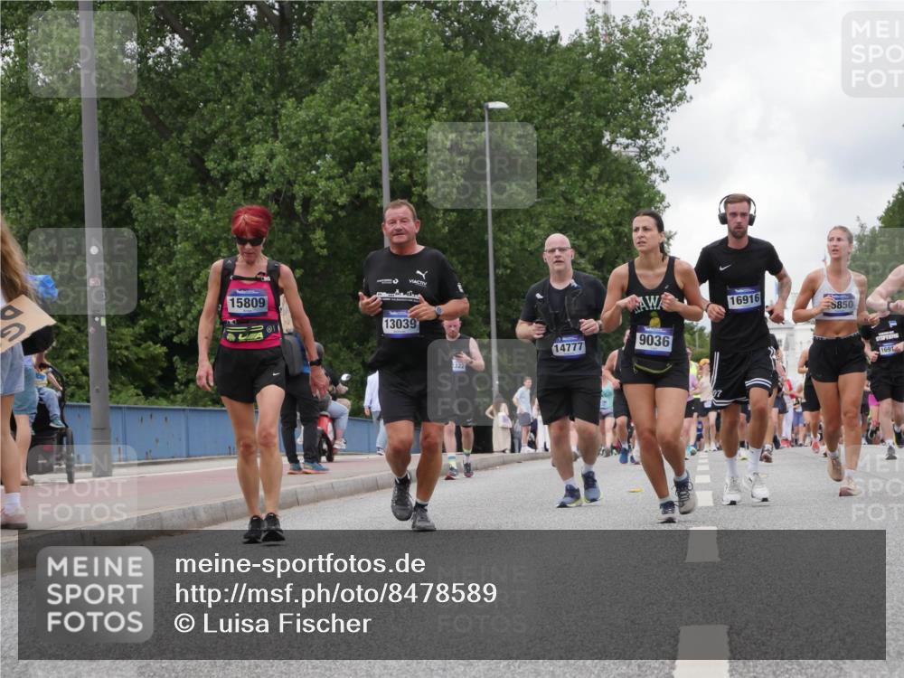29.06.2025 - hella hamburg halbmarathon Luisa Fischer http://msf.ph/oto/8478589 29.06.2025 10:48:41 Kennedybrücke 2, 15809, 13039, 16916, 6850, 14777, 9036, 2322, 97, 1691, 1774, 2550, 2779, 3570, 4275, 4337, 5099, 5949, 7859, 7912, 10727 meine-sportfotos.de