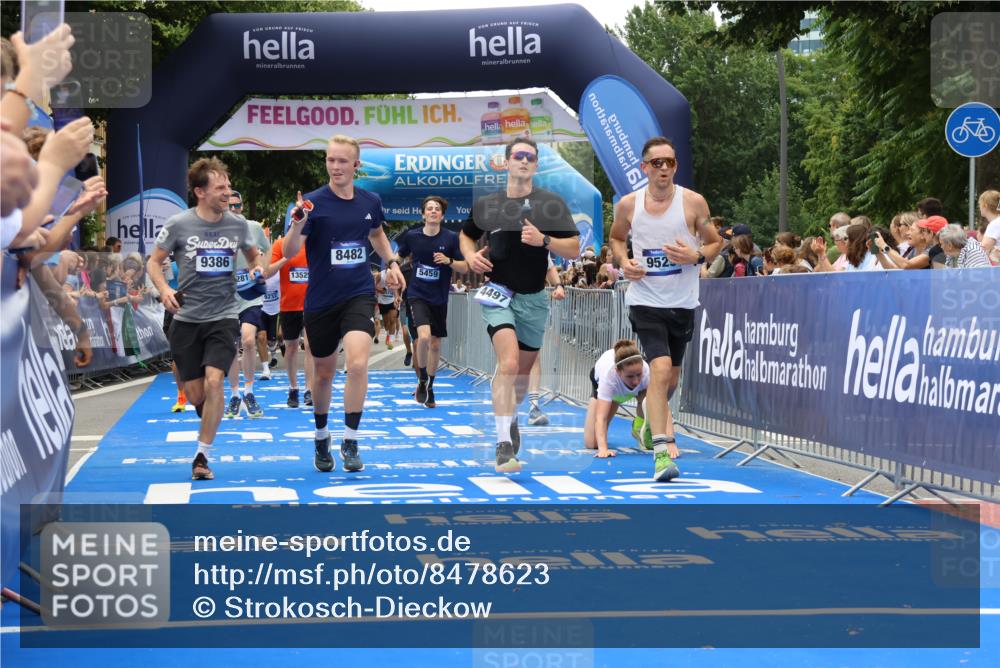 29.06.2025 - hella hamburg halbmarathon Strokosch-Dieckow http://msf.ph/oto/8478623 29.06.2025 10:46:30 Ziel 2222, 2842, 4237, 4497, 5459, 6421, 6978, 7335, 8482, 8981, 9051, 9232, 9386, 9529, 9786, 11185, 11773, 12891, 13525, 13554, 14045, 14228, 14482, 15026, 15133, 15157, 15206, 17281, 17461, 18637, 18882, 19209 meine-sportfotos.de