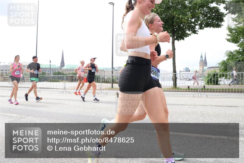 29.06.2025 - hella hamburg halbmarathon Lena Gebhardt http://msf.ph/oto/8478625 29.06.2025 10:33:27 Lombardsbrücke 2038, 2054, 17135, 591, 1189, 1275, 1324, 1764, 1995, 2038, 2054, 2085, 2342, 2776, 2838, 2959, 3170, 3341, 3391, 3560, 3812, 3871, 4030, 4096, 4164, 4361, 4433, 4445, 4449, 4650, 4696, 5075, 5096, 5110, 5141, 5180, 5557, 5569, 5581, 5917, 6109, 6773, 6854, 6999, 7653, 7705, 7982, 8021, 8157, 8282, 8595, 8891, 9143, 9234, 9258, 9289, 9438, 9591, 9592, 9750, 9780, 9799, 11229, 11260, 11713, 11811, 11826, 12039, 14305, 14743, 15951 meine-sportfotos.de