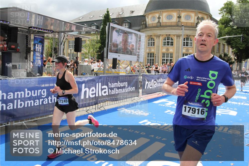 29.06.2025 - hella hamburg halbmarathon Michael Strokosch http://msf.ph/oto/8478634 29.06.2025 10:40:30 Ziel 6649, 7284, 8370, 8966, 10978, 12540, 14924, 15247, 17214, 17245, 17916 meine-sportfotos.de