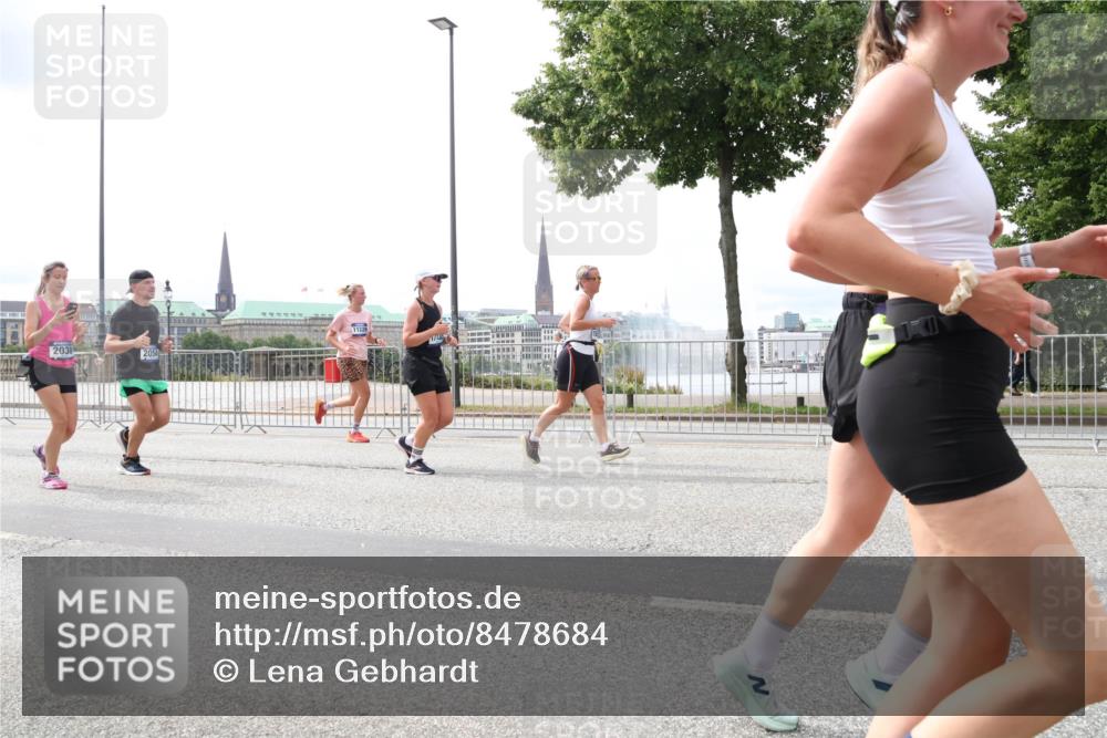 29.06.2025 - hella hamburg halbmarathon Lena Gebhardt http://msf.ph/oto/8478684 29.06.2025 10:33:27 Lombardsbrücke 2038, 2054, 1189, 1275, 1324, 1764, 1995, 2038, 2054, 2085, 2342, 2776, 2838, 2959, 3170, 3341, 3391, 3560, 3812, 3871, 4030, 4096, 4164, 4361, 4433, 4445, 4449, 4650, 4696, 5075, 5096, 5110, 5141, 5180, 5557, 5569, 5581, 5917, 6109, 6773, 6854, 6999, 7653, 7705, 7982, 8021, 8157, 8282, 8595, 8891, 9143, 9234, 9258, 9289, 9438, 9591, 9592, 9750, 9780, 9799, 11229, 11260, 11713, 11811, 11826, 12039, 14305, 14743, 15951 meine-sportfotos.de
