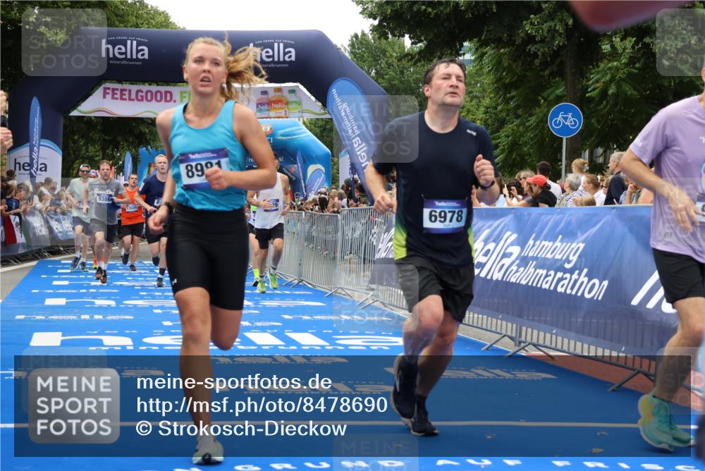 29.06.2025 - hella hamburg halbmarathon Strokosch-Dieckow http://msf.ph/oto/8478690 29.06.2025 10:46:28 Ziel 2222, 2842, 4237, 4497, 5459, 6421, 6978, 7335, 8482, 8981, 9232, 9386, 9529, 9786, 11185, 11773, 12171, 12651, 12891, 13525, 13698, 14045, 14228, 14482, 15133, 15157, 15206, 16127, 17281, 17461, 18211, 18637, 18882, 19209 meine-sportfotos.de