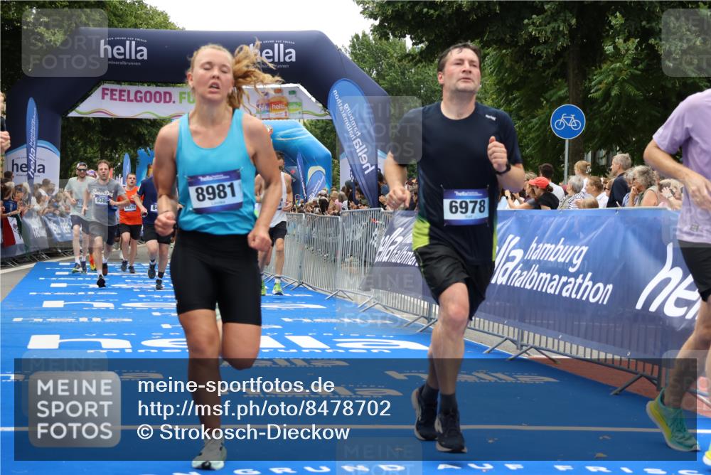 29.06.2025 - hella hamburg halbmarathon Strokosch-Dieckow http://msf.ph/oto/8478702 29.06.2025 10:46:28 Ziel 2222, 2842, 4237, 4497, 5459, 6421, 6978, 7335, 8482, 8981, 9232, 9386, 9529, 9786, 11185, 11773, 12171, 12651, 12891, 13525, 13698, 14045, 14228, 14482, 15133, 15157, 15206, 16127, 17281, 17461, 18211, 18637, 18882, 19209 meine-sportfotos.de