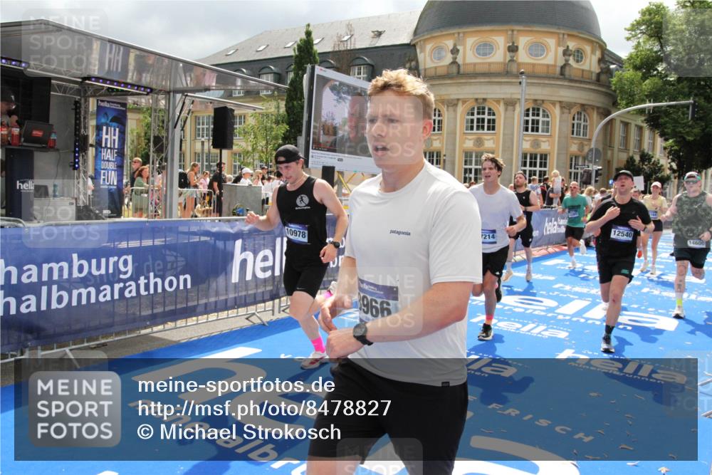29.06.2025 - hella hamburg halbmarathon Michael Strokosch http://msf.ph/oto/8478827 29.06.2025 10:40:36 Ziel 7284, 8966, 10978, 11767, 12365, 12540, 15015, 15164, 15542, 17214, 17724, 18192 meine-sportfotos.de
