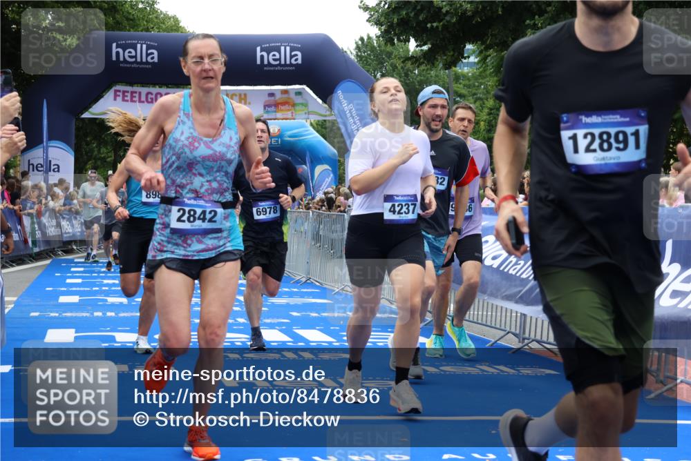 29.06.2025 - hella hamburg halbmarathon Strokosch-Dieckow http://msf.ph/oto/8478836 29.06.2025 10:46:27 Ziel 1600, 2222, 2842, 4237, 4497, 5459, 6421, 6978, 7335, 8142, 8482, 8981, 9232, 9386, 9529, 9786, 11185, 11773, 12171, 12651, 12891, 13525, 13698, 14045, 14228, 14482, 15157, 15206, 16127, 17281, 17461, 18211, 18637, 18882, 19209 meine-sportfotos.de