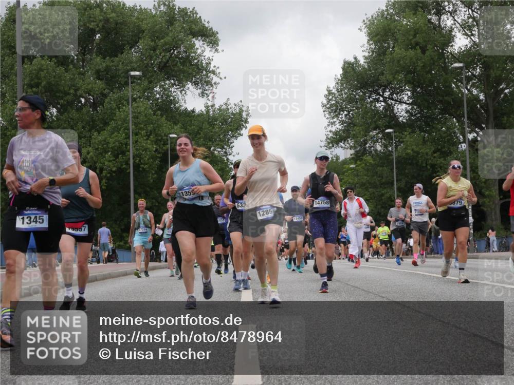 29.06.2025 - hella hamburg halbmarathon Luisa Fischer http://msf.ph/oto/8478964 29.06.2025 10:48:57 Kennedybrücke 1345, 17314, 182, 1355, 4851, 533, 1285, 15458, 14758, 2954, 879, 2846, 2954, 3879, 3993, 4820, 5108, 5190, 5339, 5703, 6763, 7699, 8272, 8594, 9536 meine-sportfotos.de