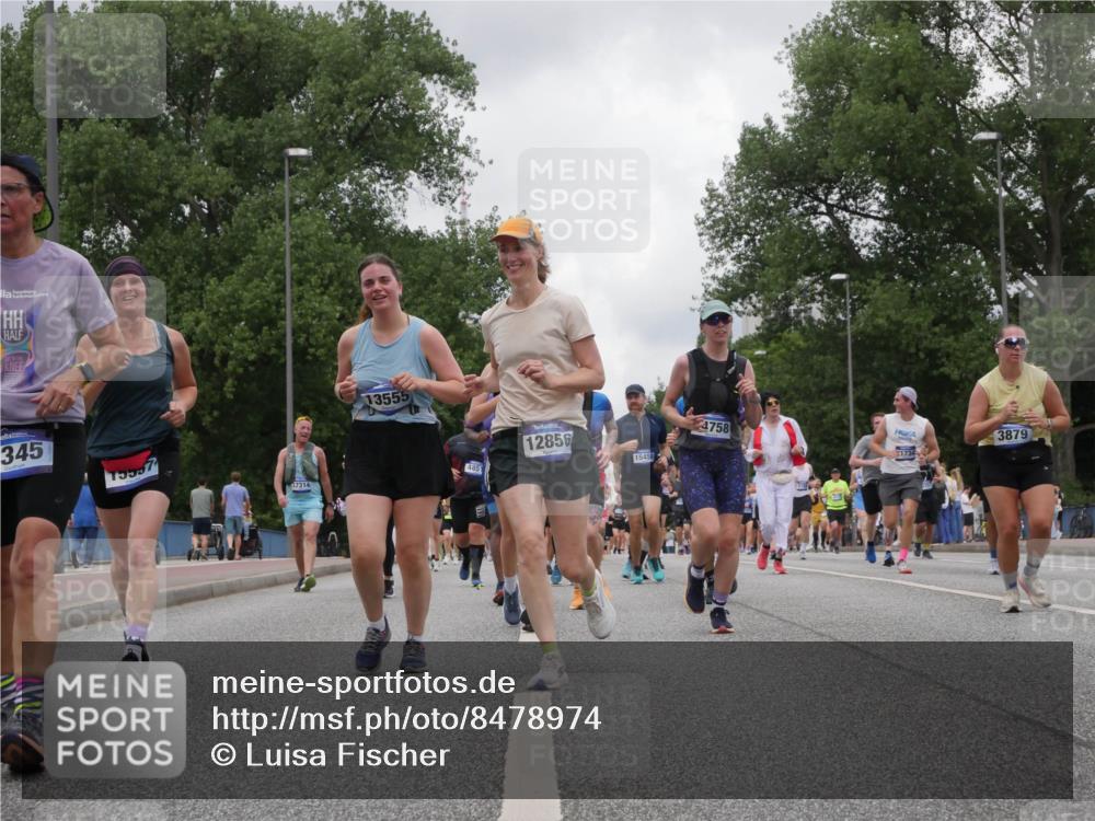 29.06.2025 - hella hamburg halbmarathon Luisa Fischer http://msf.ph/oto/8478974 29.06.2025 10:48:58 Kennedybrücke 345, 15557, 17314, 13555, 4851, 12856, 15458, 4758, 3879, 1734, 1085, 2846, 2954, 3357, 3377, 3879, 3993, 4820, 5108, 5190, 5339, 5703, 6763, 7699, 8272, 8594, 9536 meine-sportfotos.de