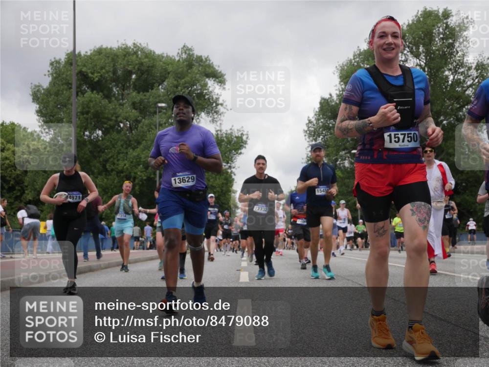 29.06.2025 - hella hamburg halbmarathon Luisa Fischer http://msf.ph/oto/8479088 29.06.2025 10:49:01 Kennedybrücke 4971, 17314, 13629, 12332, 1545, 15750, 1085, 2657, 2664, 2846, 2954, 3357, 3377, 3879, 4119, 4820, 5108, 5703, 6763, 8272, 8594 meine-sportfotos.de