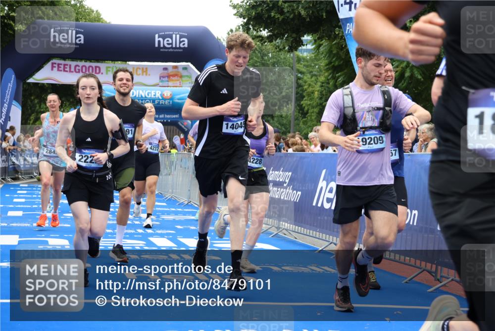 29.06.2025 - hella hamburg halbmarathon Strokosch-Dieckow http://msf.ph/oto/8479101 29.06.2025 10:46:25 Ziel 1600, 2222, 2842, 4237, 4497, 5459, 6421, 6691, 6978, 7335, 8142, 8482, 8981, 9232, 9386, 9529, 9786, 11185, 11773, 12171, 12651, 12891, 13698, 14045, 14200, 14228, 14262, 14482, 15157, 16127, 17281, 17461, 18118, 18211, 18637, 18882, 19209 meine-sportfotos.de