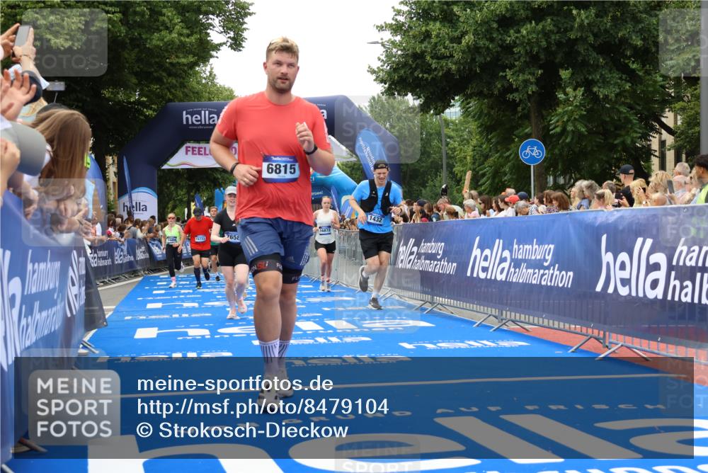 29.06.2025 - hella hamburg halbmarathon Strokosch-Dieckow http://msf.ph/oto/8479104 29.06.2025 11:02:43 Ziel 1432, 1568, 1992, 3360, 4511, 5839, 6311, 6815, 7033, 7453, 7658, 8154, 10319, 10797, 12008, 14456, 15733, 16872, 17383, 18599, 19241 meine-sportfotos.de