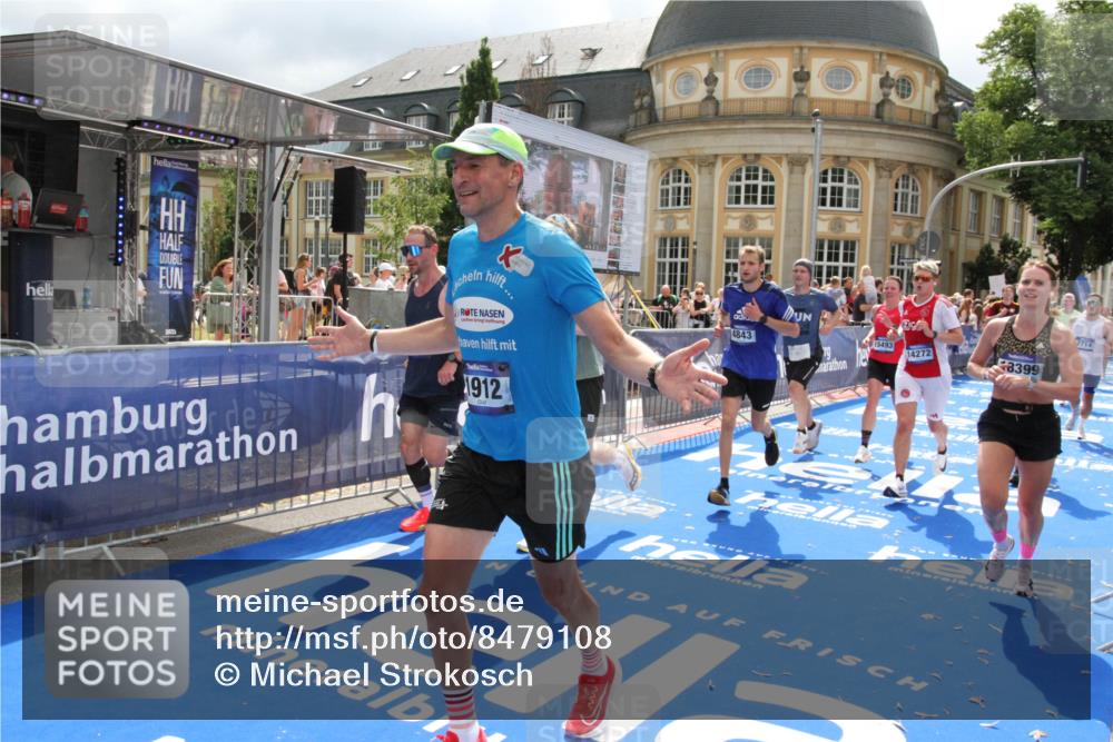 29.06.2025 - hella hamburg halbmarathon Michael Strokosch http://msf.ph/oto/8479108 29.06.2025 10:40:45 Ziel 1882, 1912, 2324, 2714, 2750, 4634, 4843, 4889, 5014, 5026, 5745, 7080, 7622, 8074, 8629, 9294, 10900, 12865, 14092, 14272, 14820, 15351, 15493, 15542, 16201, 16249, 16599, 17486, 17724, 18399 meine-sportfotos.de