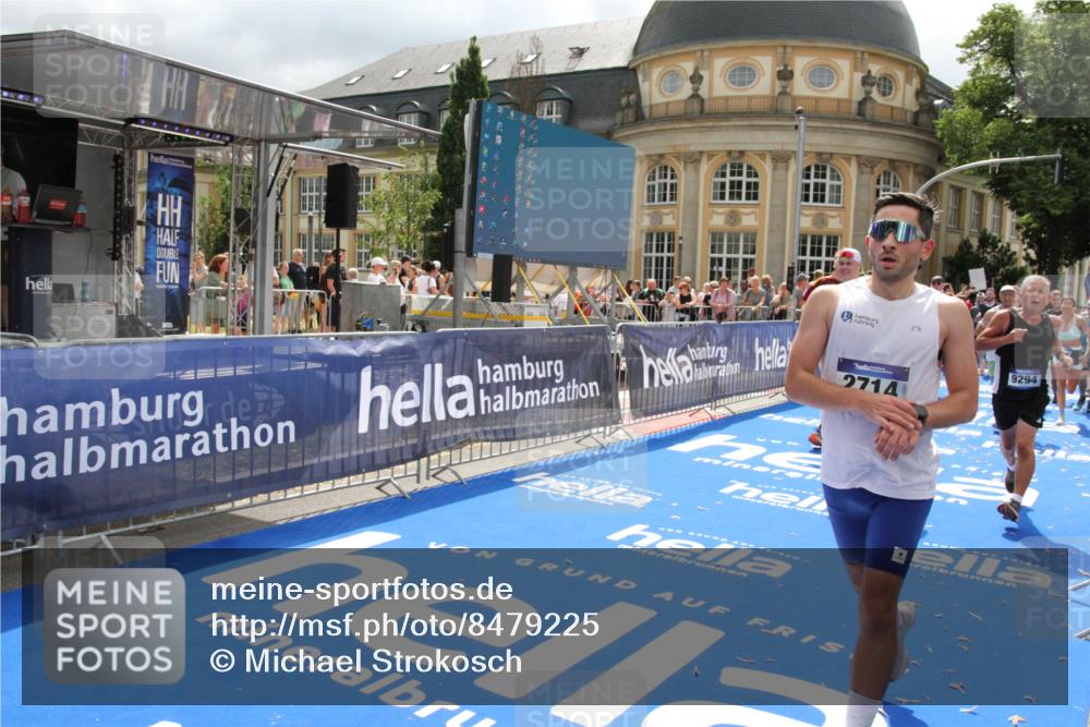 29.06.2025 - hella hamburg halbmarathon Michael Strokosch http://msf.ph/oto/8479225 29.06.2025 10:40:47 Ziel 1882, 2324, 2714, 2750, 4634, 4843, 4889, 5014, 5026, 5745, 7080, 7622, 8074, 8629, 9294, 10900, 11959, 12865, 14092, 14272, 14820, 15351, 15493, 16201, 16249, 16599, 17486, 18399 meine-sportfotos.de