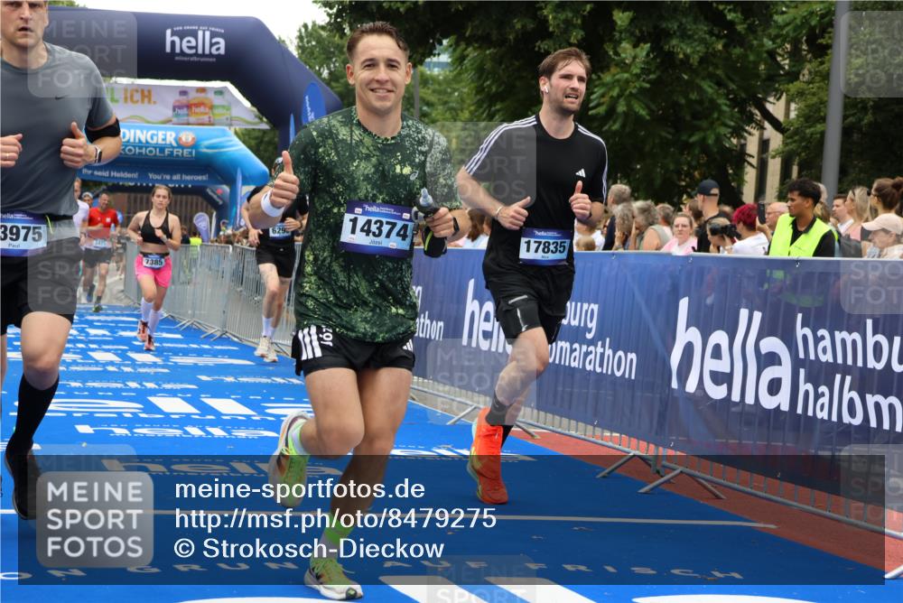 29.06.2025 - hella hamburg halbmarathon Strokosch-Dieckow http://msf.ph/oto/8479275 29.06.2025 10:45:46 Ziel 3477, 4345, 4854, 5047, 6071, 6290, 6711, 7385, 10792, 11821, 13975, 14374, 14911, 16617, 16624, 17332, 17835, 18185 meine-sportfotos.de