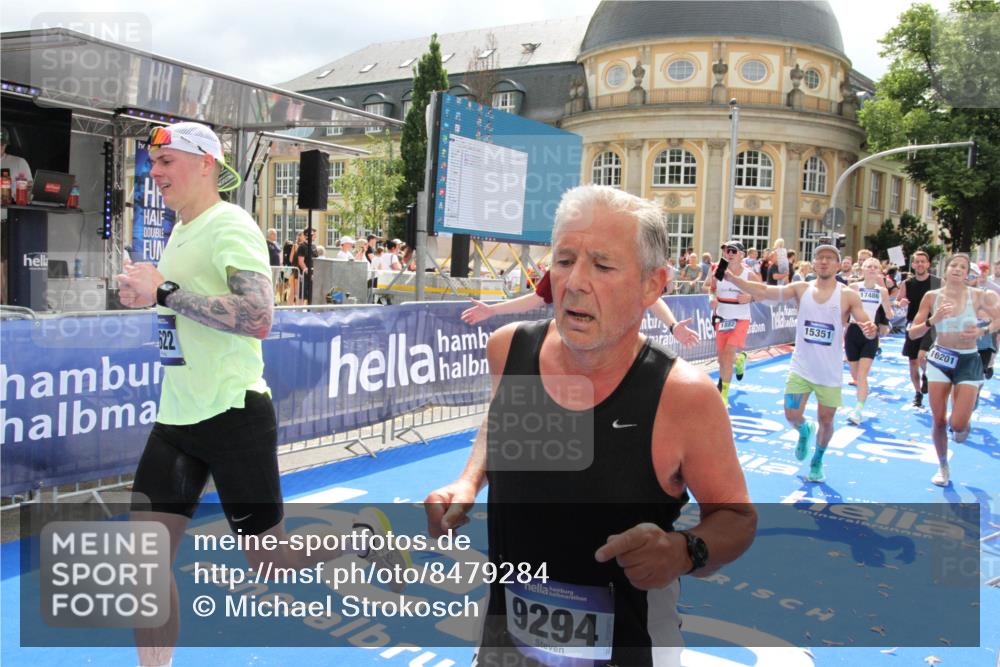 29.06.2025 - hella hamburg halbmarathon Michael Strokosch http://msf.ph/oto/8479284 29.06.2025 10:40:49 Ziel 1631, 1882, 2714, 2750, 4634, 4889, 5014, 5026, 5745, 6429, 7080, 7109, 7622, 8074, 8629, 9294, 9979, 10900, 11959, 14092, 15351, 16201, 16249, 17486 meine-sportfotos.de