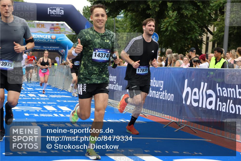29.06.2025 - hella hamburg halbmarathon Strokosch-Dieckow http://msf.ph/oto/8479334 29.06.2025 10:45:46 Ziel 3477, 4345, 4854, 5047, 6071, 6290, 6711, 7385, 10792, 11821, 13975, 14374, 14911, 16617, 16624, 17332, 17835, 18185 meine-sportfotos.de