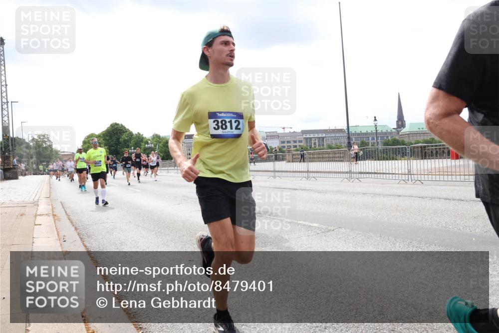 29.06.2025 - hella hamburg halbmarathon Lena Gebhardt http://msf.ph/oto/8479401 29.06.2025 10:33:31 Lombardsbrücke 8891, 3812, 1189, 1275, 1324, 1764, 1896, 1995, 2038, 2054, 2085, 2342, 2776, 2838, 3170, 3341, 3560, 3812, 3871, 4030, 4164, 4361, 4433, 4445, 4449, 4650, 4696, 4942, 5075, 5096, 5141, 5180, 5557, 5566, 5569, 5581, 5821, 5822, 5887, 5917, 6109, 6515, 6773, 6854, 6999, 7653, 7705, 8021, 8157, 8282, 8595, 8891, 9234, 9258, 9289, 9438, 9591, 9592, 9750, 9780, 9799, 10561, 11229, 11713, 11811, 11826, 12039, 14743, 15951 meine-sportfotos.de
