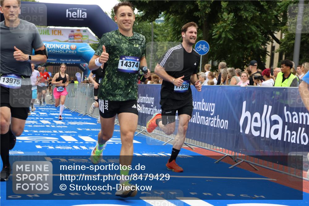 29.06.2025 - hella hamburg halbmarathon Strokosch-Dieckow http://msf.ph/oto/8479429 29.06.2025 10:45:46 Ziel 3477, 4345, 4854, 5047, 6071, 6290, 6711, 7385, 10792, 11821, 13975, 14374, 14911, 16617, 16624, 17332, 17835, 18185 meine-sportfotos.de