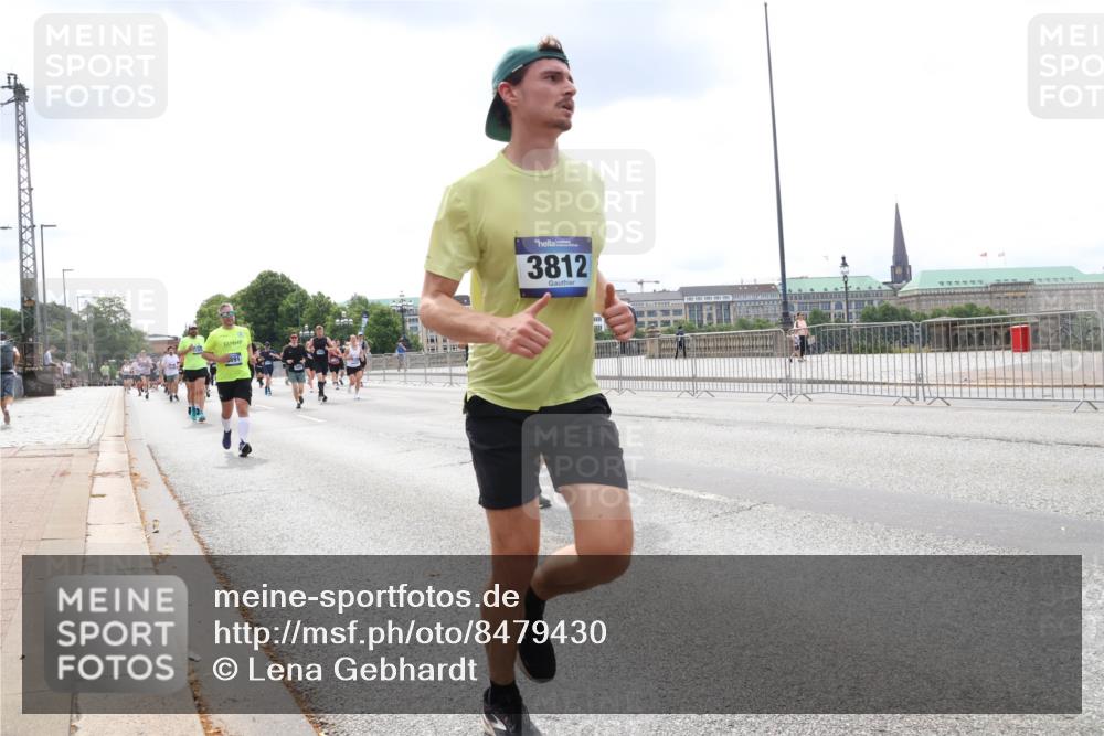 29.06.2025 - hella hamburg halbmarathon Lena Gebhardt http://msf.ph/oto/8479430 29.06.2025 10:33:31 Lombardsbrücke 3812, 1189, 1275, 1324, 1764, 1896, 1995, 2038, 2054, 2085, 2342, 2776, 2838, 3170, 3341, 3560, 3812, 3871, 4030, 4164, 4361, 4433, 4445, 4449, 4650, 4696, 4942, 5075, 5096, 5141, 5180, 5557, 5566, 5569, 5581, 5821, 5822, 5887, 5917, 6109, 6515, 6773, 6854, 6999, 7653, 7705, 8021, 8157, 8282, 8595, 8891, 9234, 9258, 9289, 9438, 9591, 9592, 9750, 9780, 9799, 10561, 11229, 11713, 11811, 11826, 12039, 14743, 15951 meine-sportfotos.de