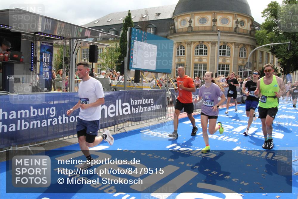 29.06.2025 - hella hamburg halbmarathon Michael Strokosch http://msf.ph/oto/8479515 29.06.2025 10:40:55 Ziel 1631, 1677, 6429, 7109, 7378, 9547, 9979, 10369, 10934, 11959, 12088, 12385, 13029, 14661, 18173 meine-sportfotos.de