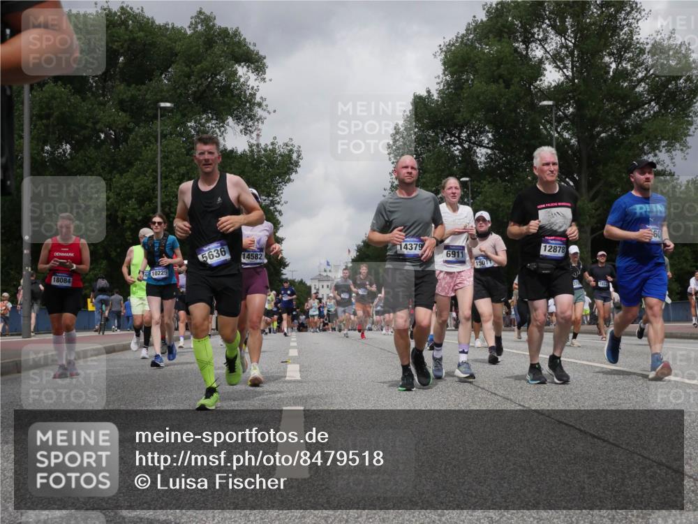 29.06.2025 - hella hamburg halbmarathon Luisa Fischer http://msf.ph/oto/8479518 29.06.2025 10:49:13 Kennedybrücke 18084, 10225, 5636, 14582, 14379, 6911, 15011, 12878, 1854, 60, 1060, 1465, 1854, 2217, 2657, 2965, 4099, 4102, 4119, 5914, 6393, 6788, 6980, 7983 meine-sportfotos.de
