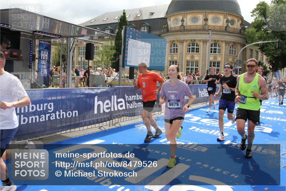 29.06.2025 - hella hamburg halbmarathon Michael Strokosch http://msf.ph/oto/8479526 29.06.2025 10:40:55 Ziel 1631, 1677, 6429, 7109, 7378, 9547, 9979, 10369, 10934, 11959, 12088, 12385, 13029, 14661, 18173 meine-sportfotos.de